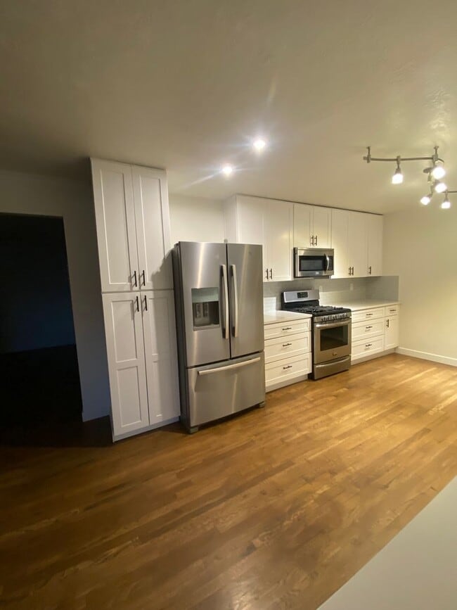 Building Photo - Gorgeous Fully Remodeled 3 Bed 1.5 bath!