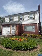 Building Photo - 693 Oak Ave