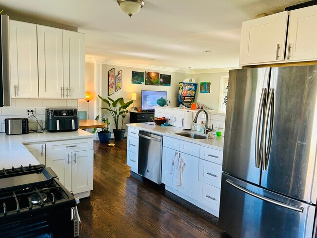 Building Photo - 129 Tupelo Ave