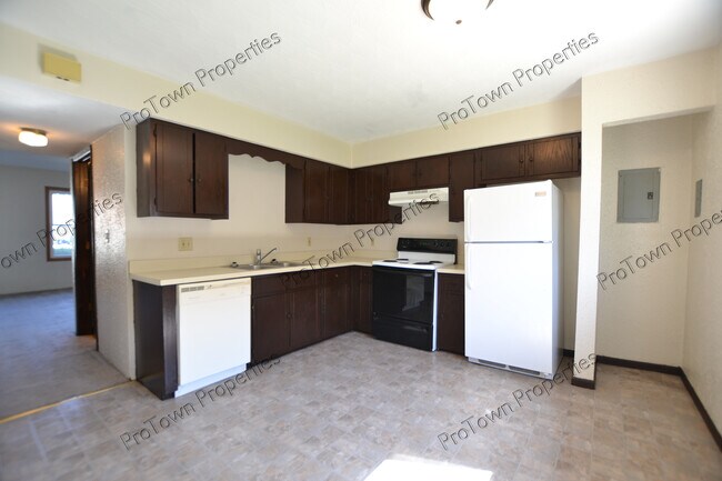 Foto del edificio - 674 Meadowood Ln