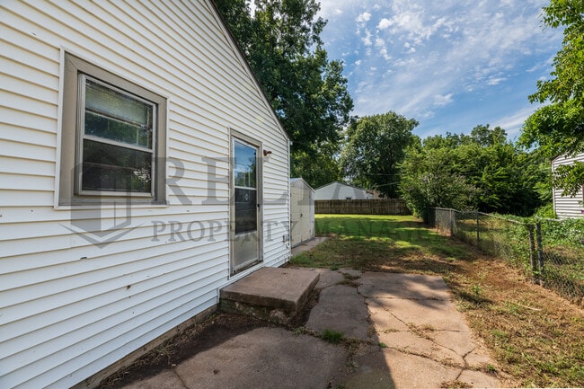 Building Photo - 301 Lamar Ct