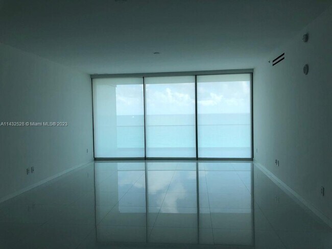 Foto del edificio - 10203 Collins Ave