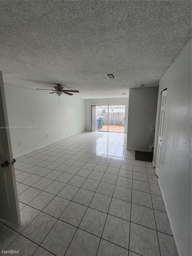 Foto del edificio - 4 br, 3 bath Condo - 384 NW 114th Ave # 20...