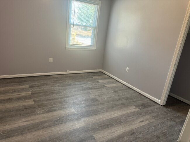 Foto del edificio - 5017 Rodgers Dr