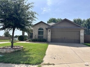 Building Photo - 8300 Windsor Forest Dr