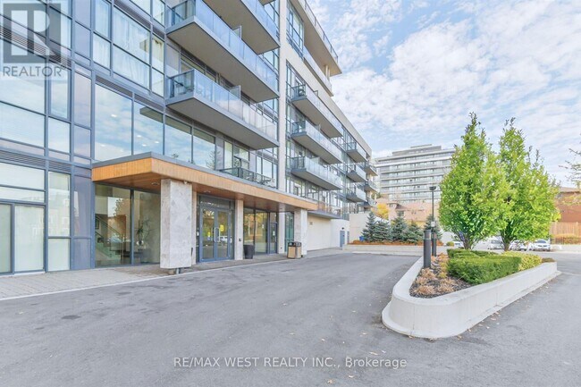 Photo du bâtiment - 4700-4700 Hwy 7