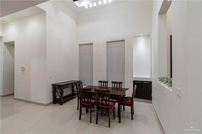 Building Photo - 3701 Ebro Dr