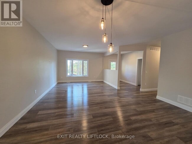 Building Photo - 1420 Drysdale Rd