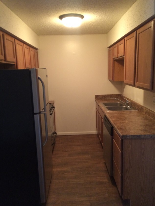 Whispering Trails Apartments in Naperville, IL