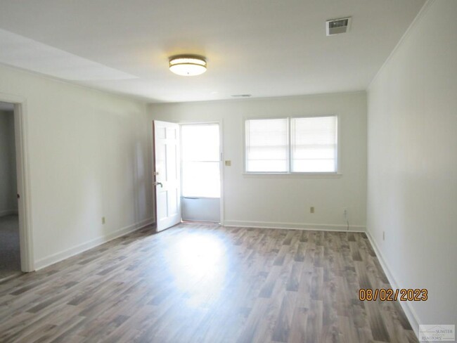 Building Photo - 326 W Hampton Ave