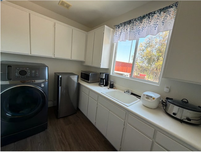 Building Photo - 316 Crownview Ct