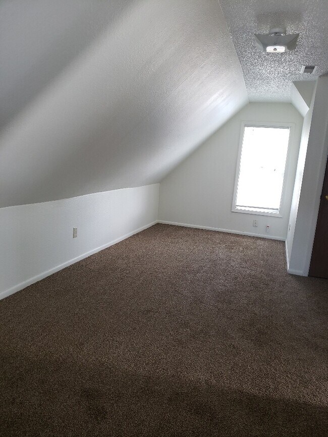 Building Photo - 1711 Evans Ave