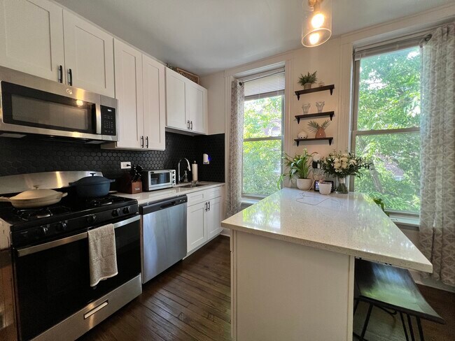 Foto del edificio - 2258 N Kimball Ave
