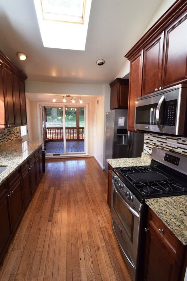 Building Photo - Surprisingly Large Beautiful Home in Nice Neighborhood!