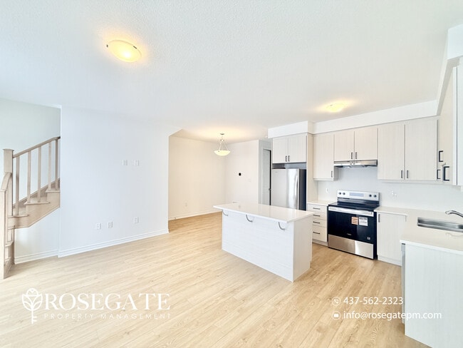 Building Photo - Spacious 3-Bedroom Freehold Townhouse with Private Garage & Outdoor Space in Kitchener