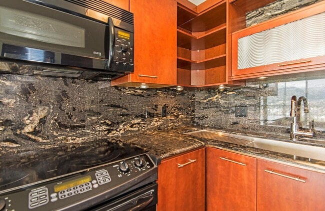 Foto del edificio - For Rent: 1-Bedroom Condo in Waikiki (24th...