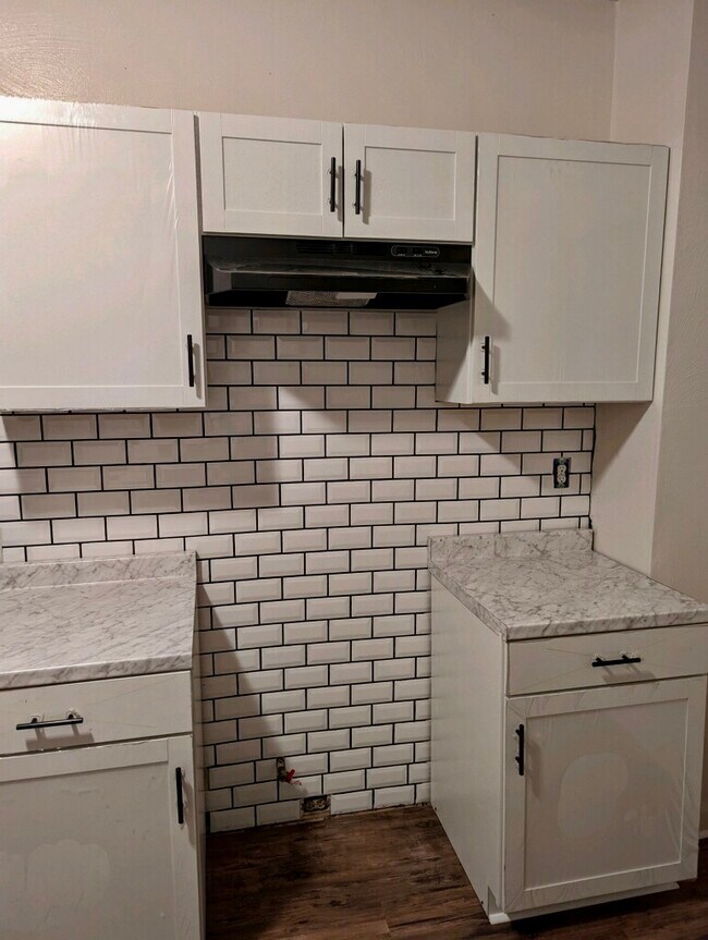 Cocina de gas de acero inoxidable recién añadida. - 672 Middle Ave