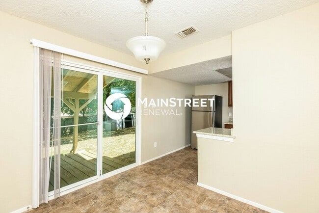 Building Photo - 3 Bedroom Pet-Friendly Home in Arlington, ...