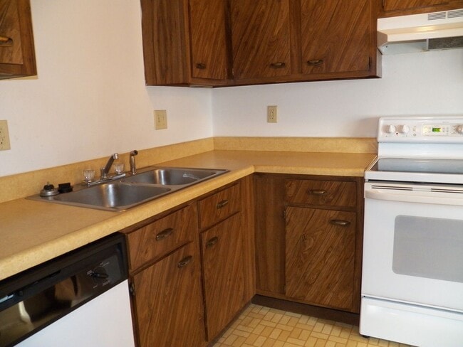 Building Photo - 1008 Bridgit Ct SE