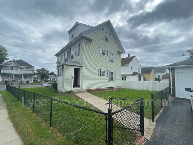 Foto del edificio - 171 Lyon Ave