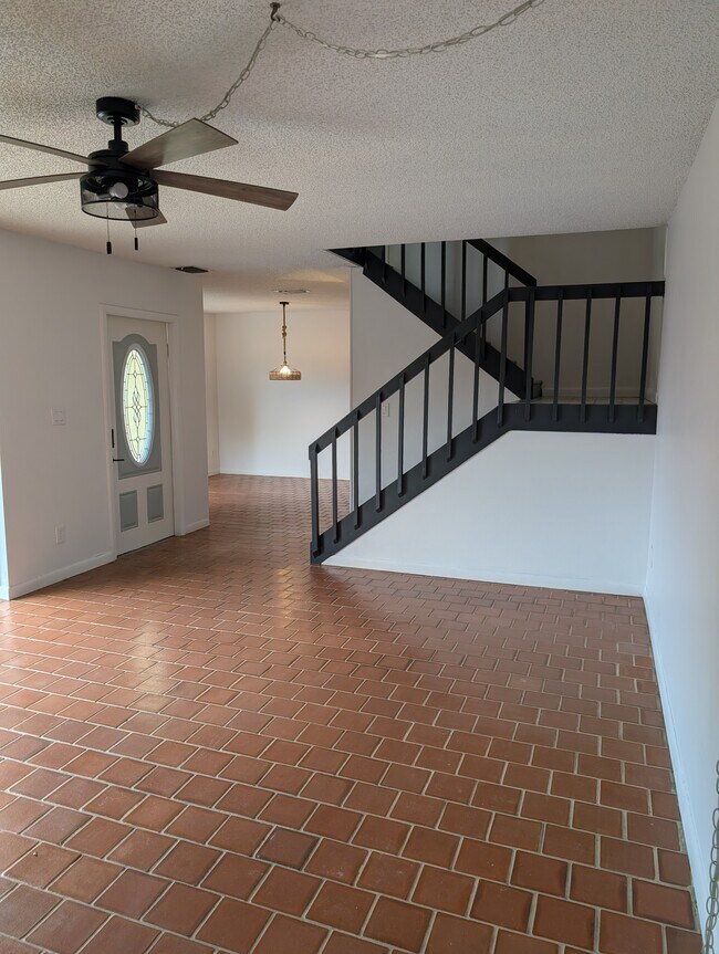 Foto del edificio - 1713 Park Meadows Dr