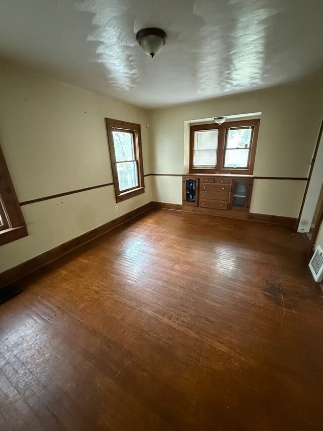 Building Photo - 3805 Hoiles Ave