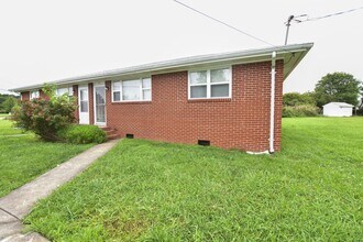Building Photo - 936-938 Schumann Dr
