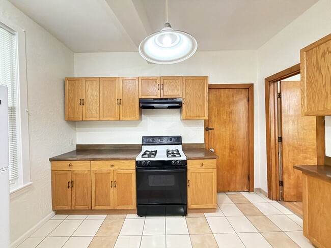 Building Photo - 1531 W Barry Ave