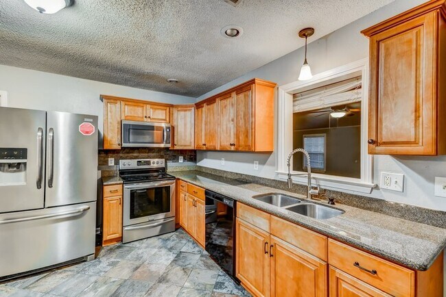 Building Photo - 2208 Linda Drive