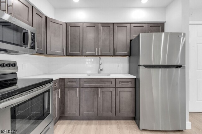 Foto del edificio - 557 S Broad St