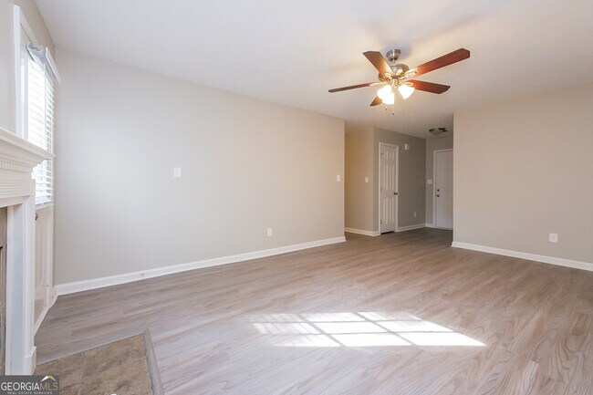 Building Photo - 1201 Sunday Ln