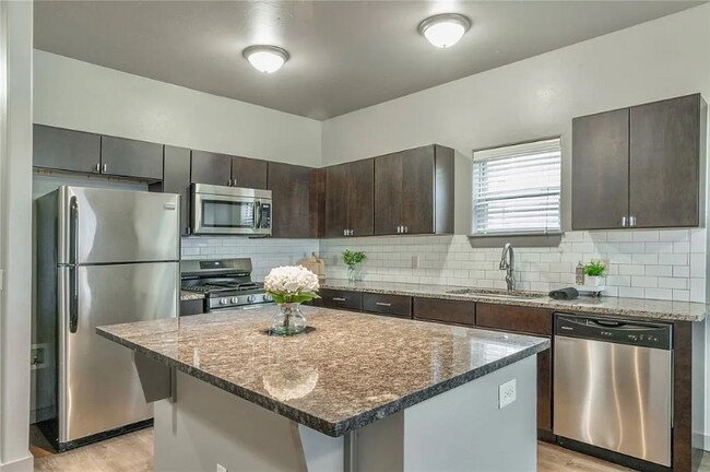 Foto del edificio - 604 NW 175th St