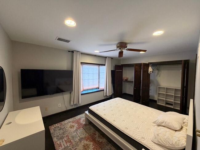 Building Photo - 123 Private Dr