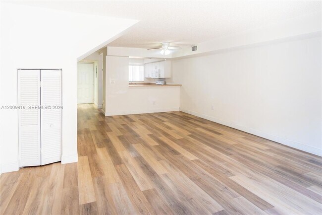 Foto del edificio - 14905 SW 80th St