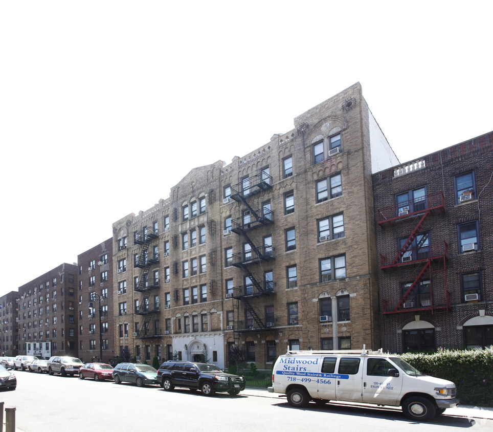Primary Photo - 40 E 17th St