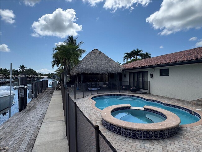 Building Photo - 2075 Ixora Rd