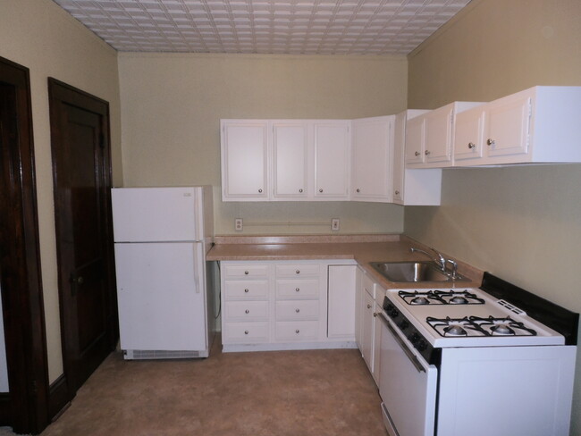 Building Photo - 1635 Sherburne Ave
