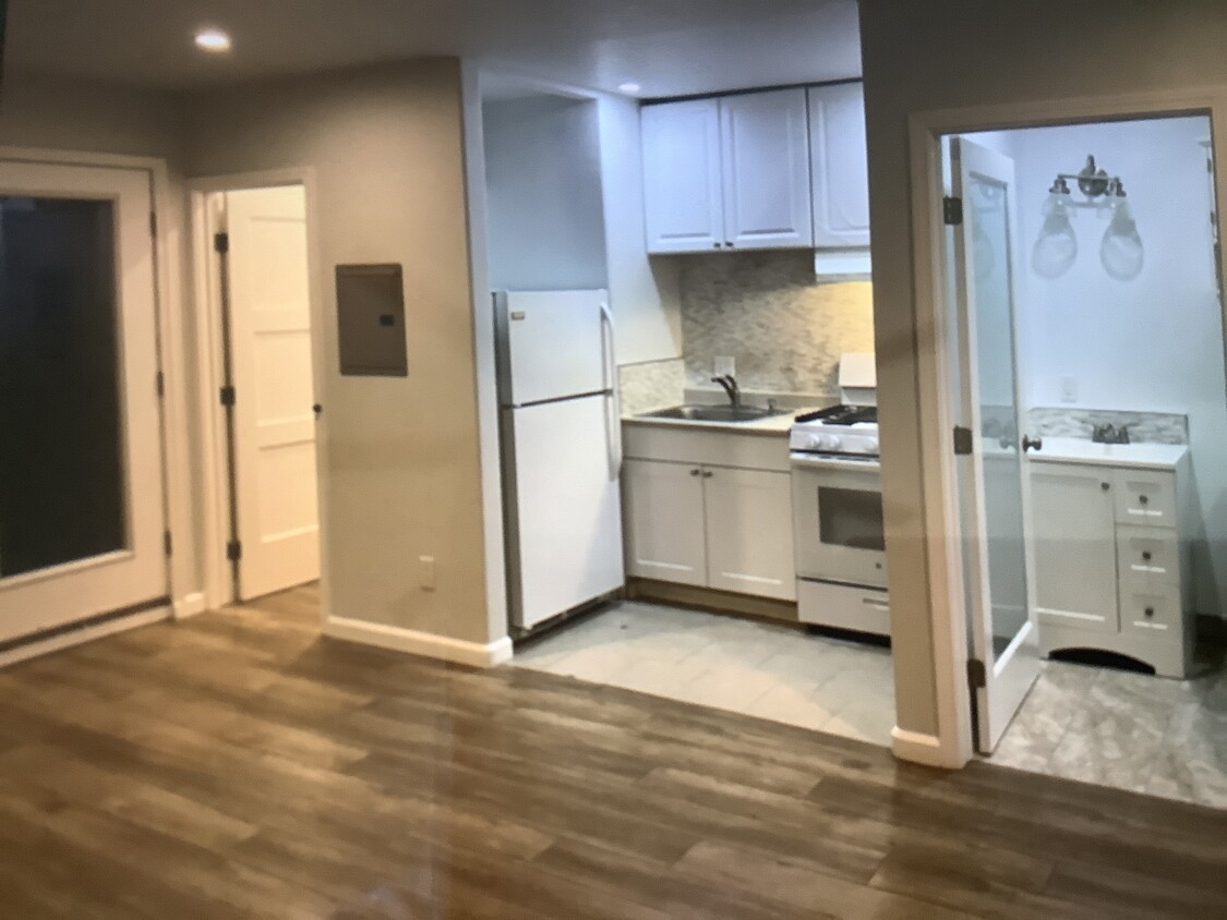 Foto principal - 12412 Oxnard St