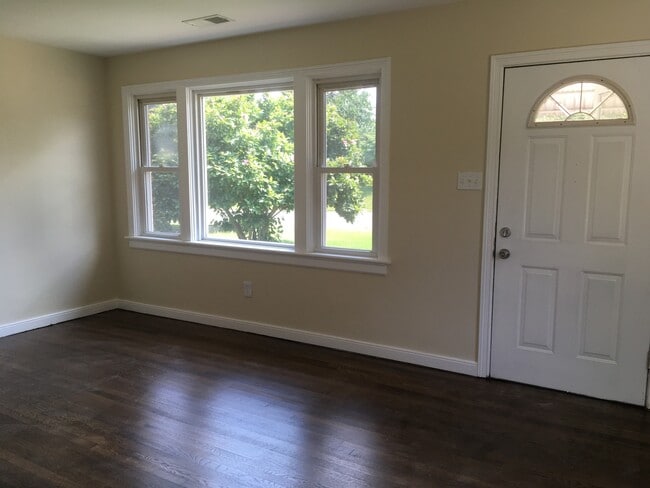 Building Photo - 1806 Parlow Dr
