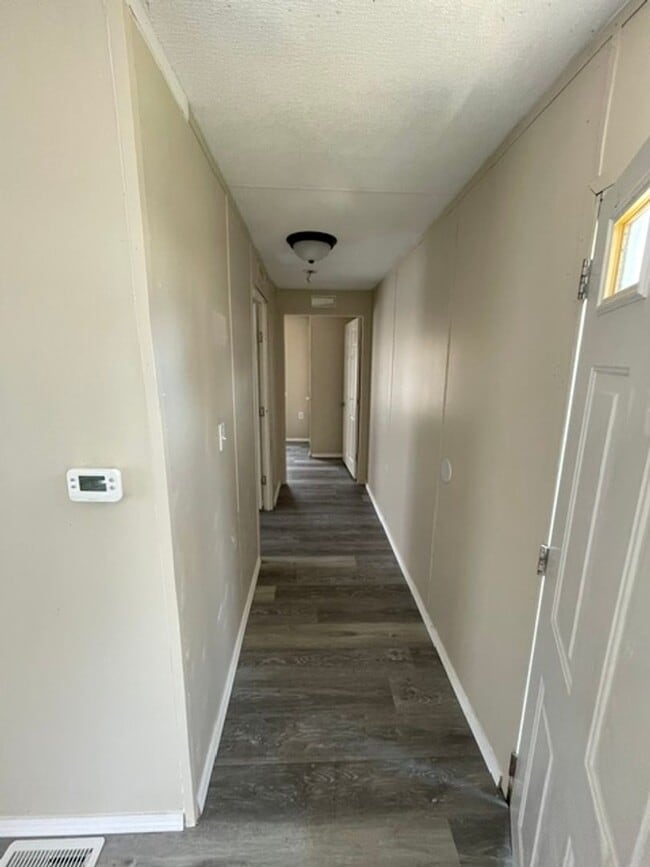 Building Photo - Eagle Estates