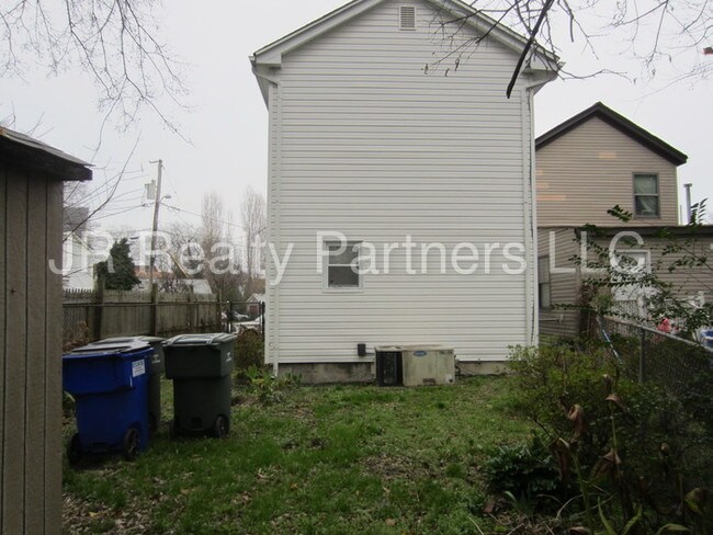 Building Photo - 1023 Barney St