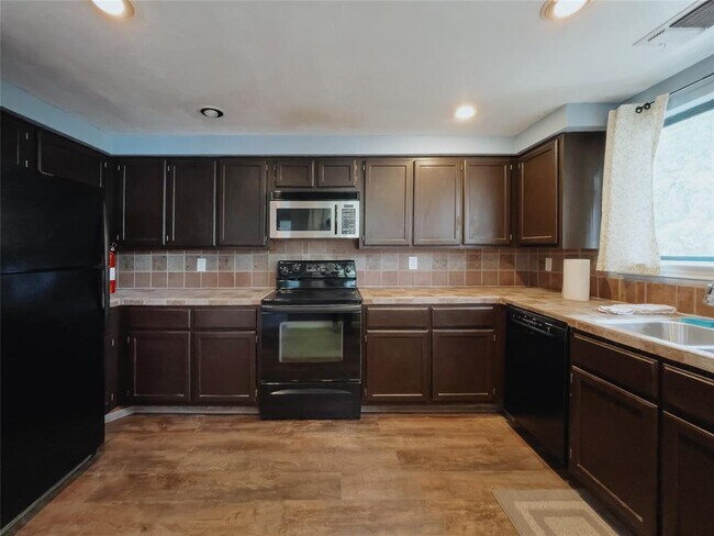 Foto del edificio - 8200 Neely Dr