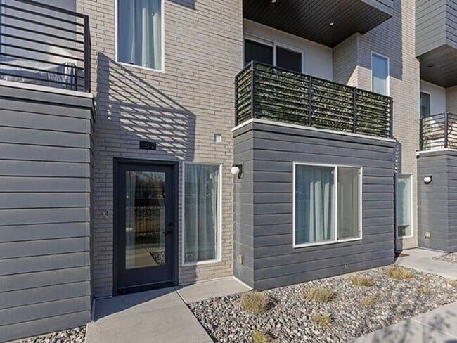 Downtown Beautiful 4 bed, 4 bath town-home - Downtown Beautiful 4 bed, 4 bath town-home