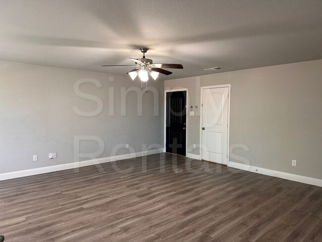 Building Photo - 6801 Jade Dr