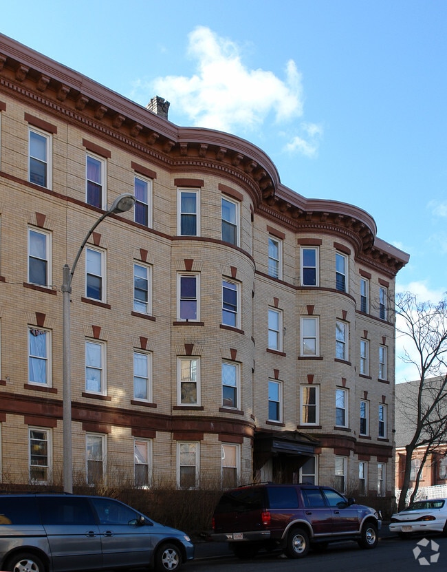 Building Photo - 294 Elm St