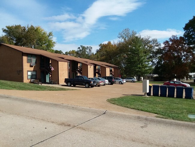 APARTAMENTOS VILLAGE WEST - 628 Westwood Dr S