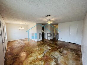 Building Photo - 48 Colonial Dr