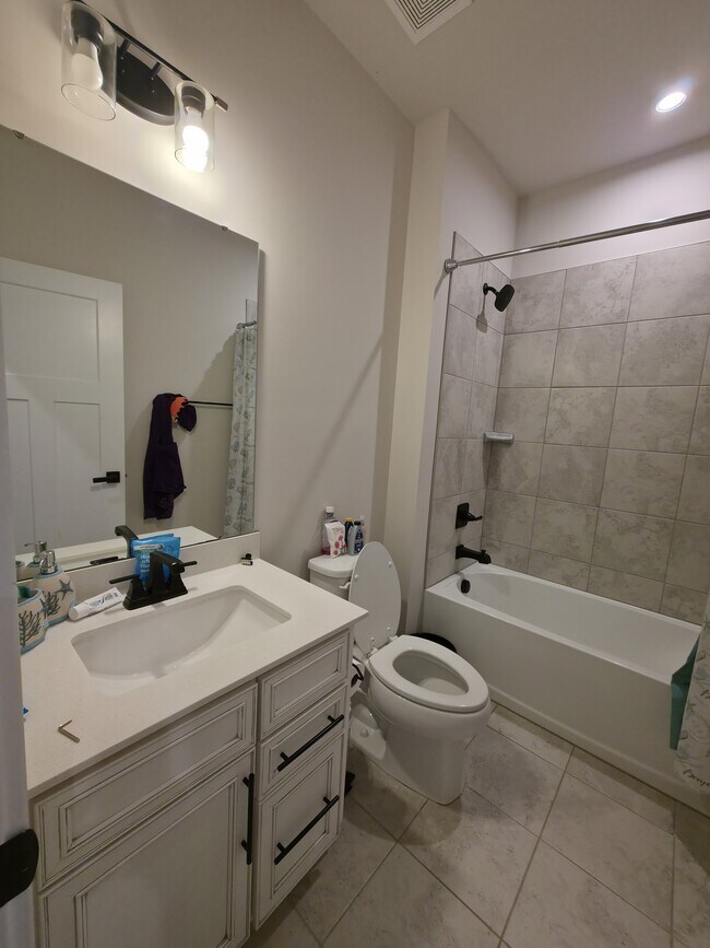 baño 2 - 9773 Oaklawn Blvd NW