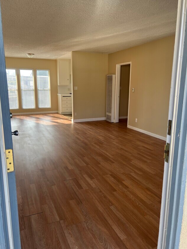 Living Room - 18401 Malden St
