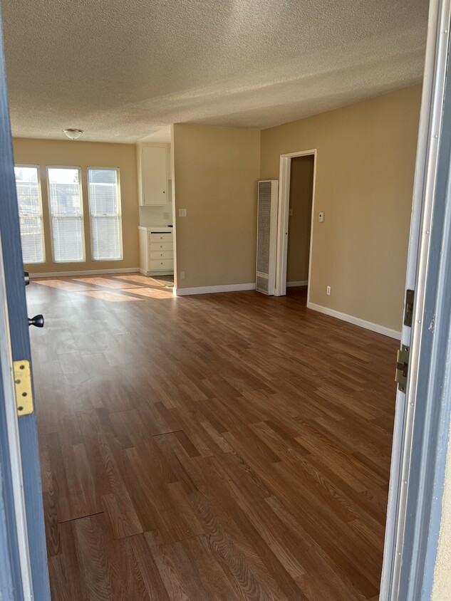 Living Room - 18401 Malden St